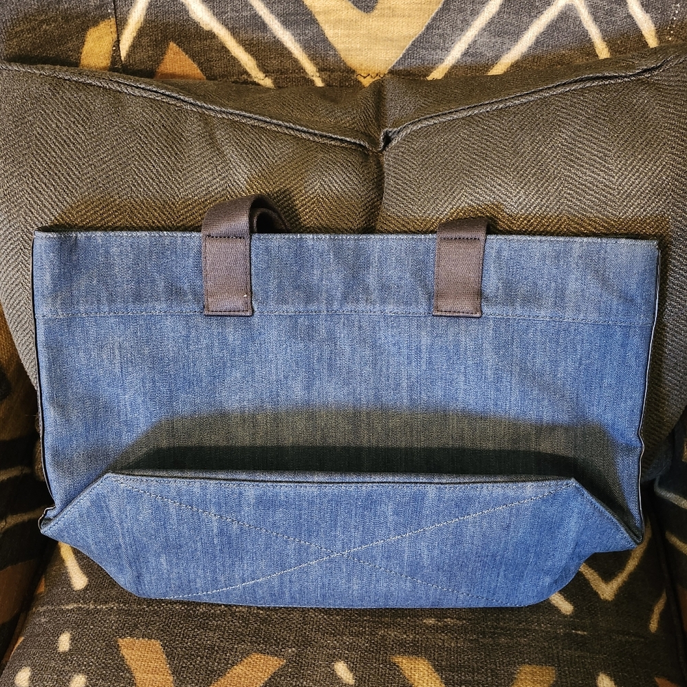 Sale🔥 Large Coach Blue Denim Tote with Leather Handles And Side Pieces - Picture 4 of 11